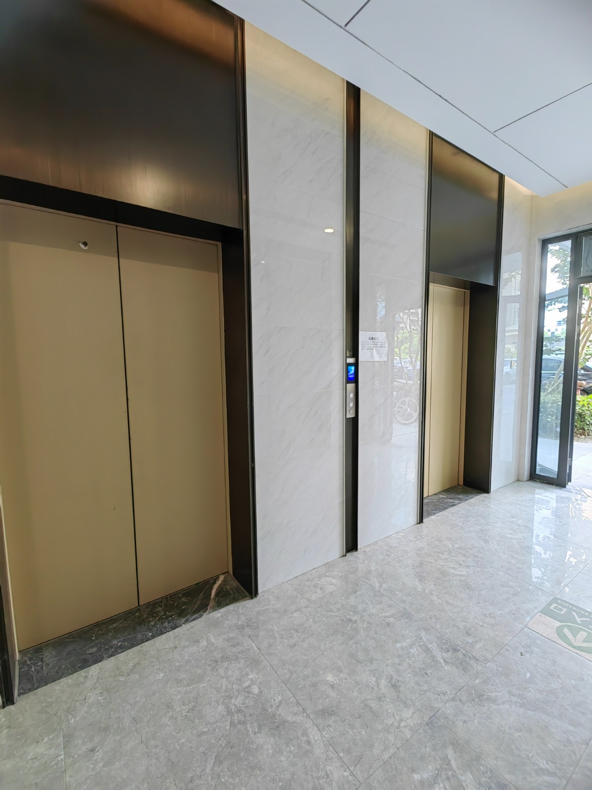 外貿(mào)城電梯間.jpg